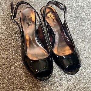 Size 8W life stride pumps/ heels